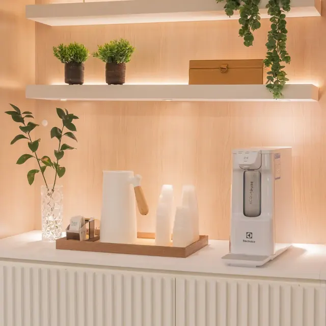 Espaço interno iluminado com decoração na LigBem